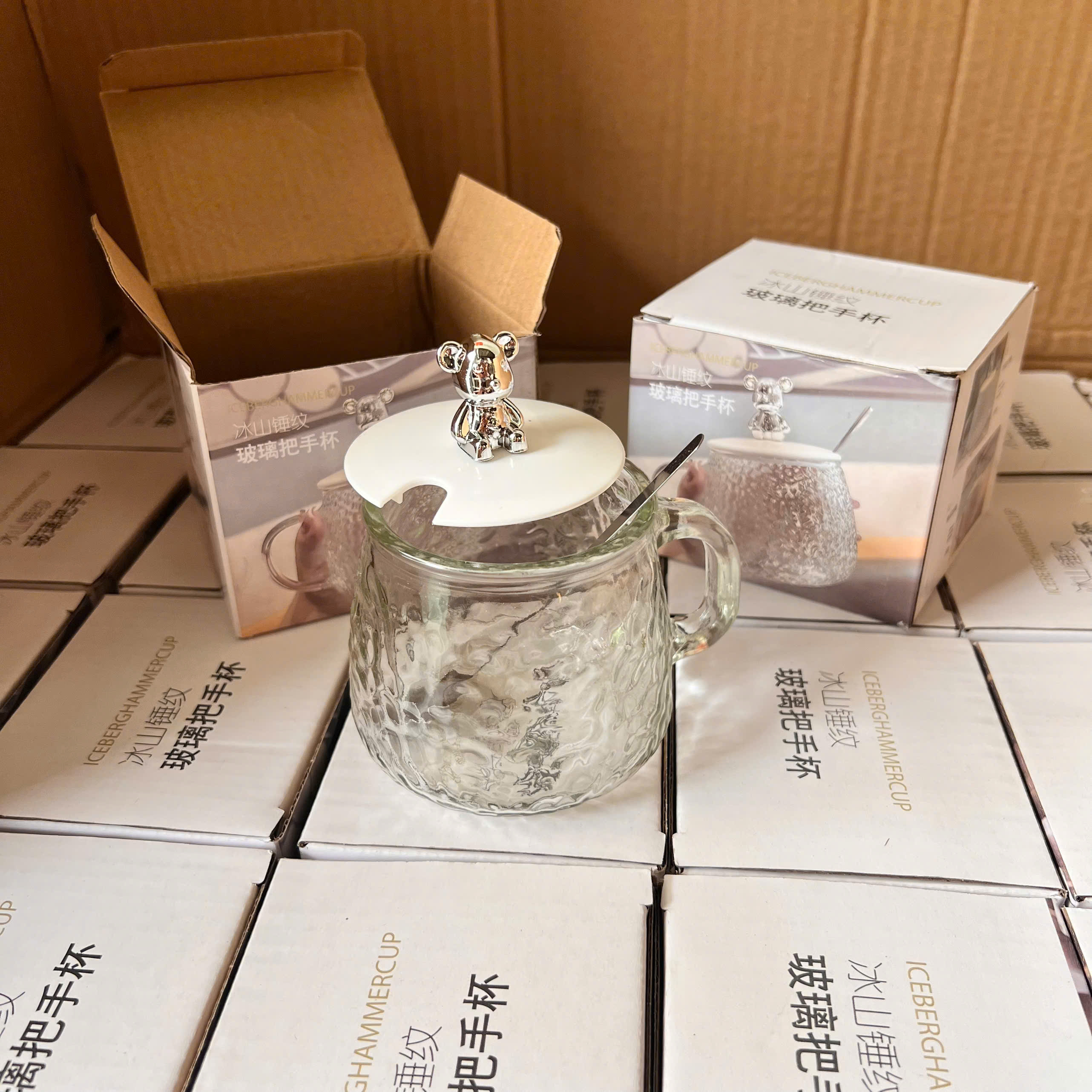 Cốc thủy tinh nắp gấu 2800ml kèm muỗng, chịu nhiệt , gọn nhẹ - Cốc thủy tinh nắp gấu giá sỉ