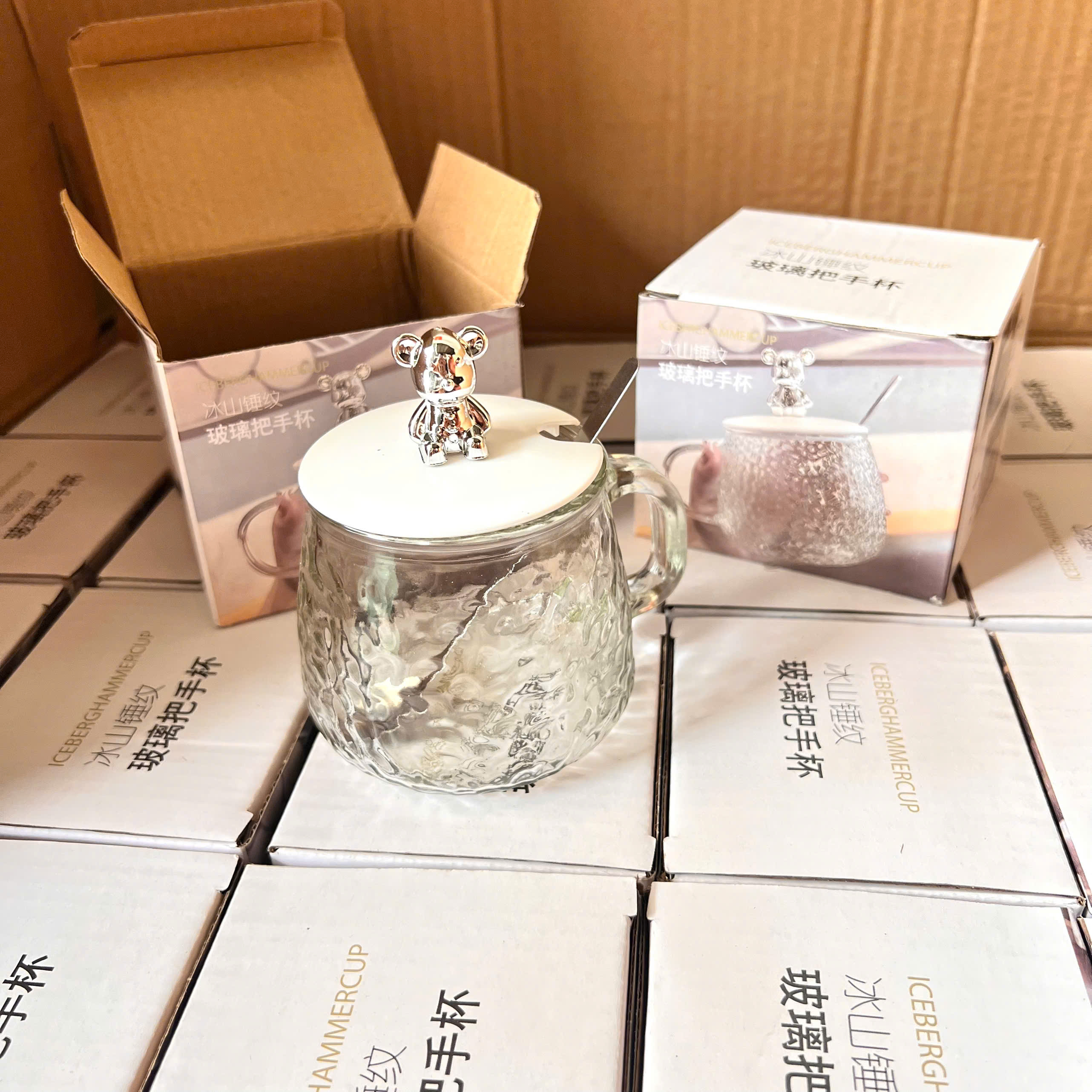 Cốc thủy tinh nắp gấu 2800ml kèm muỗng, chịu nhiệt , gọn nhẹ - Cốc thủy tinh nắp gấu giá sỉ