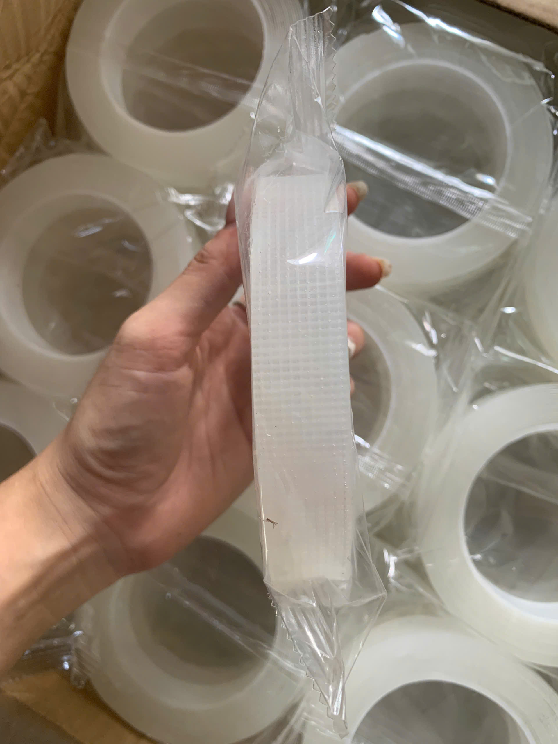 Keo nano, băng keo mặt lưới 2 Mặt siêu dính, loại dày dài 5m, rộng 2cm - Băng keo nano mặt lưới giá sỉ