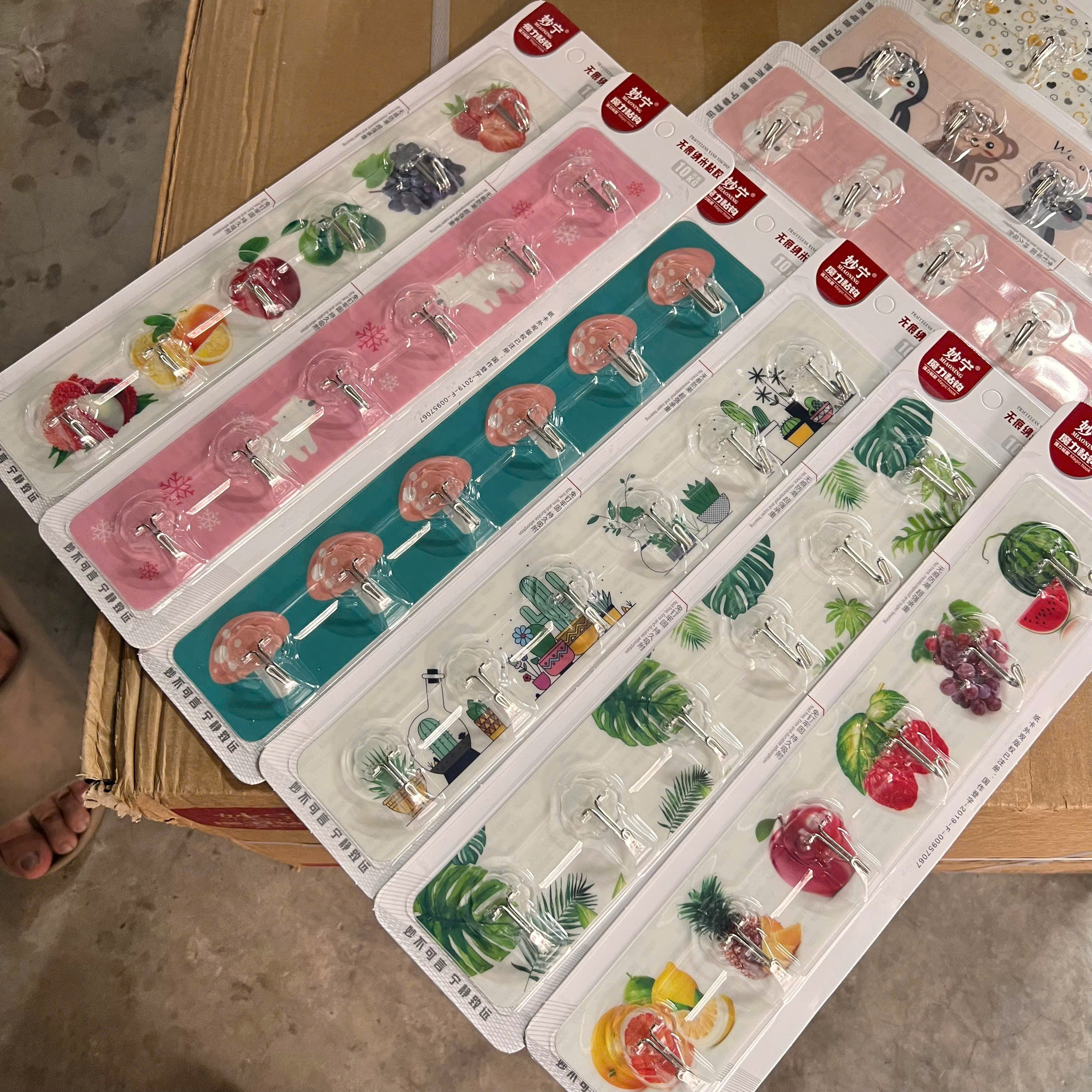 Thanh 6 Móc dán tường in Hình Treo đồ dùng, Quần Áo Tiện Lợi Đa Năng - Móc dán tường giá Sỉ