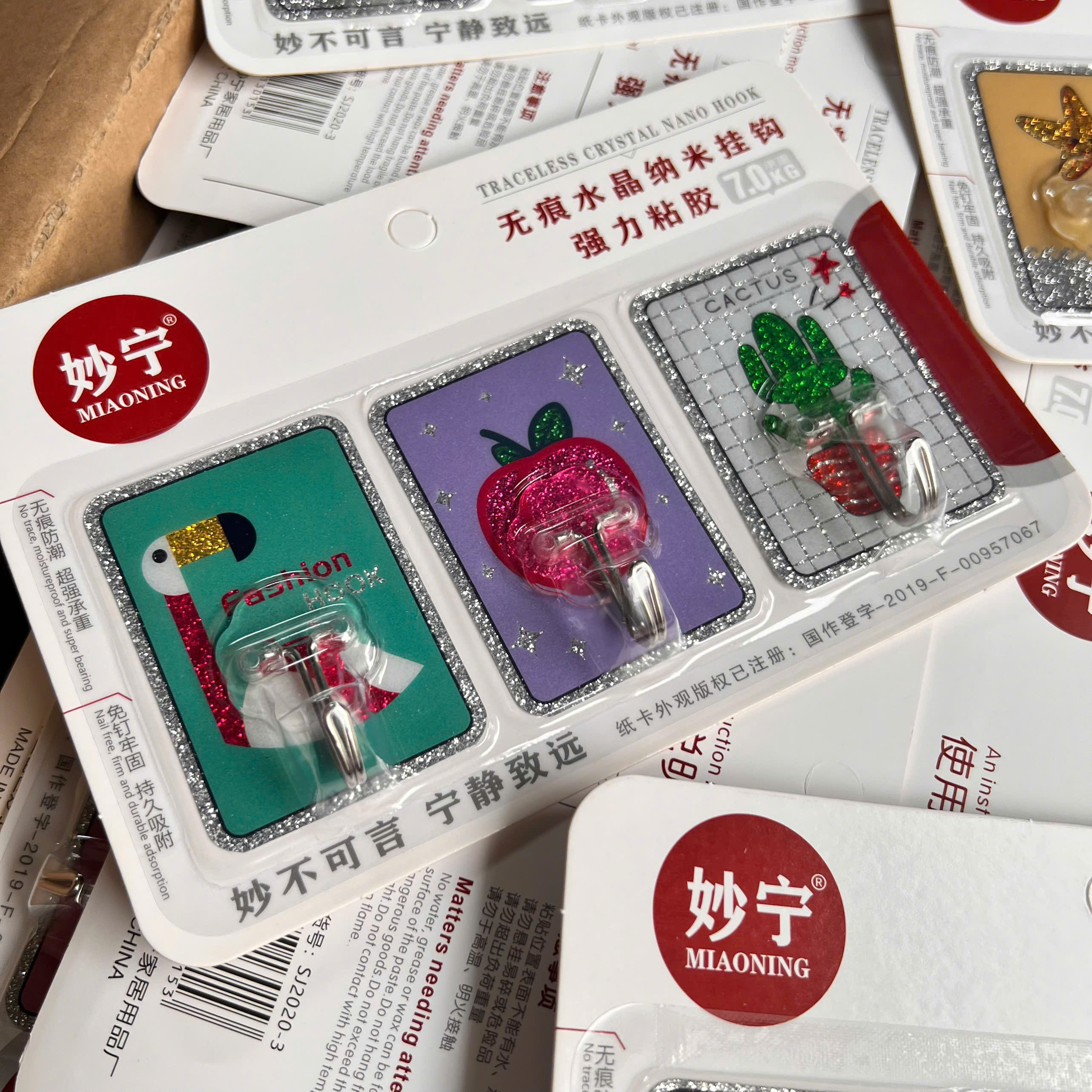 Vỉ 3 Móc Dán Tường Chữ Nhật có In Hoạ tiết, Hoạt hình - Móc Dán Tường Giá Sỉ