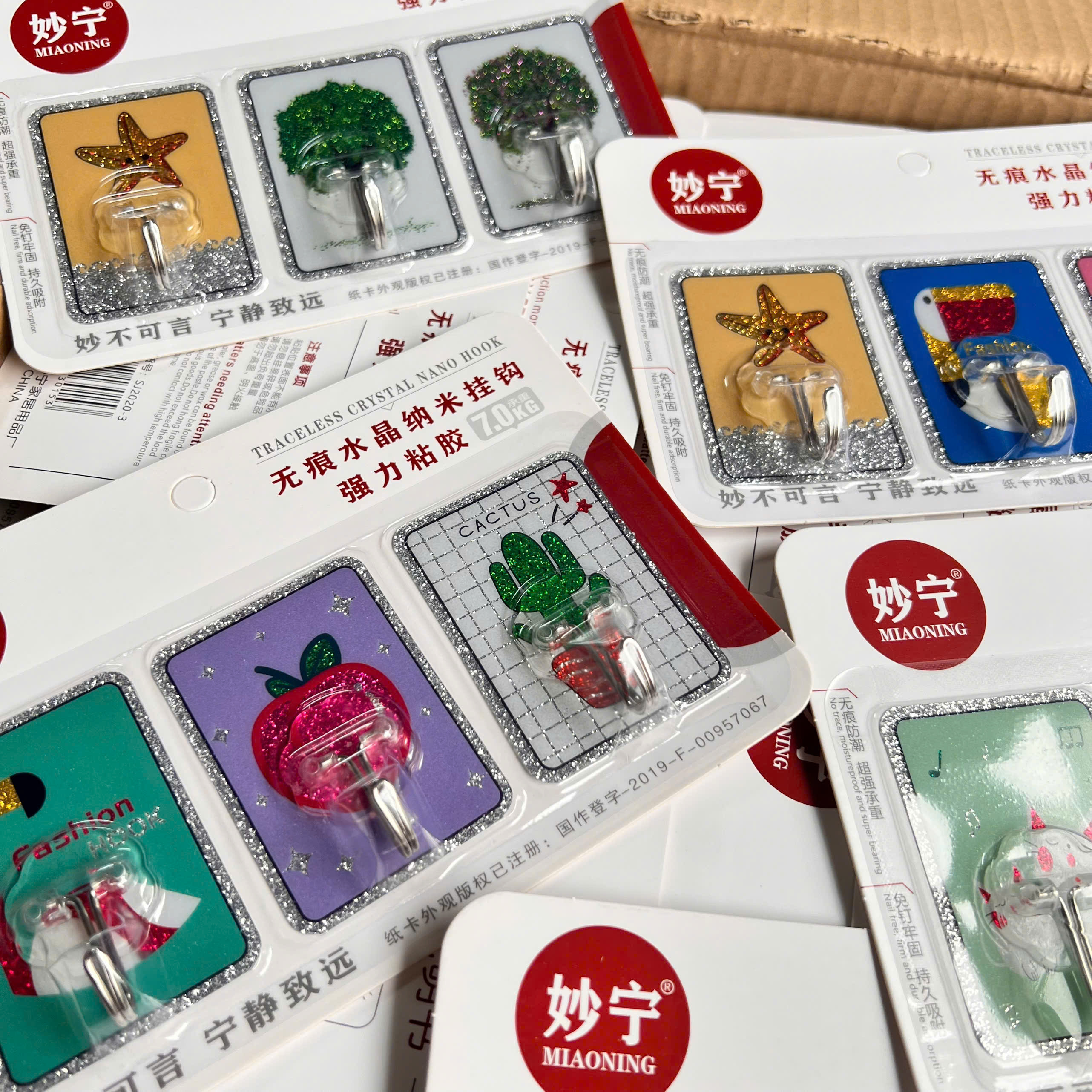 Vỉ 3 Móc Dán Tường Chữ Nhật có In Hoạ tiết, Hoạt hình - Móc Dán Tường Giá Sỉ