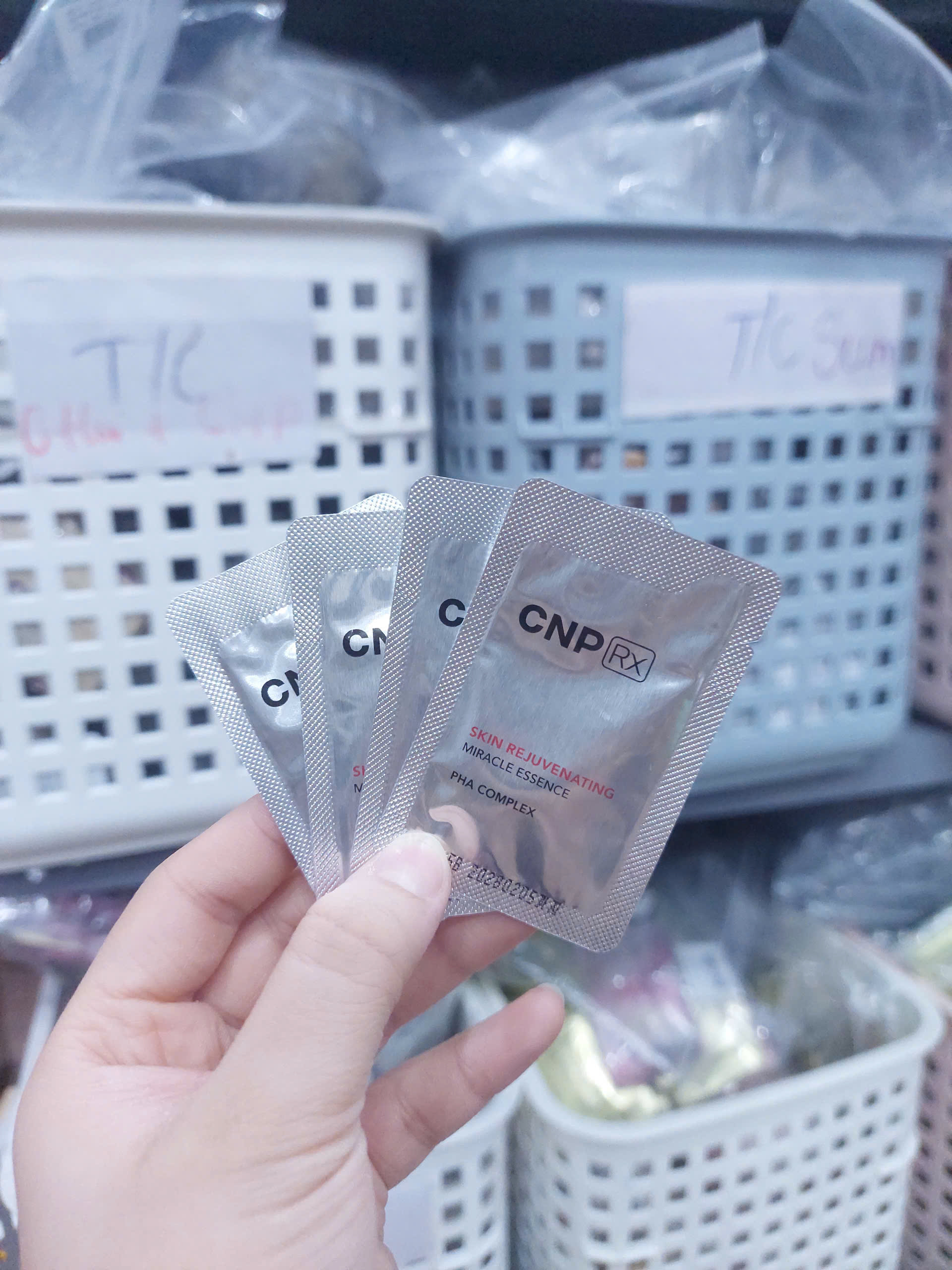 M876 Gói tinh chất truyền trắng CNP PHA 1ml (vỏ bạc) ( 2/2028 )