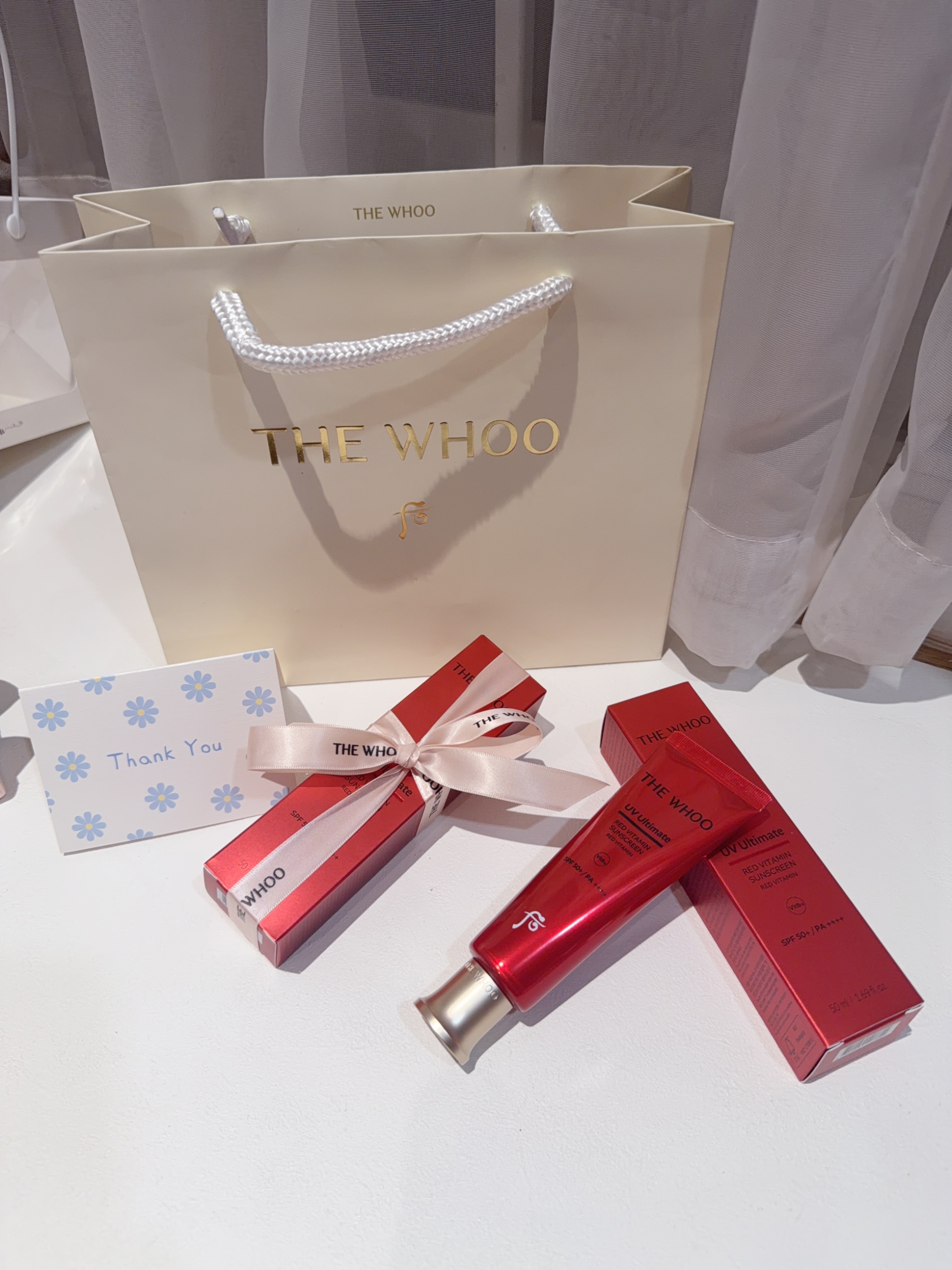 Q673 m881(3) m690(1) ( có vỏ - màu đỏ ) Kem chống nắng The Whoo UV Ultimate Red Vitamin Sunscreen SPF50+/PA++++ (50ml)