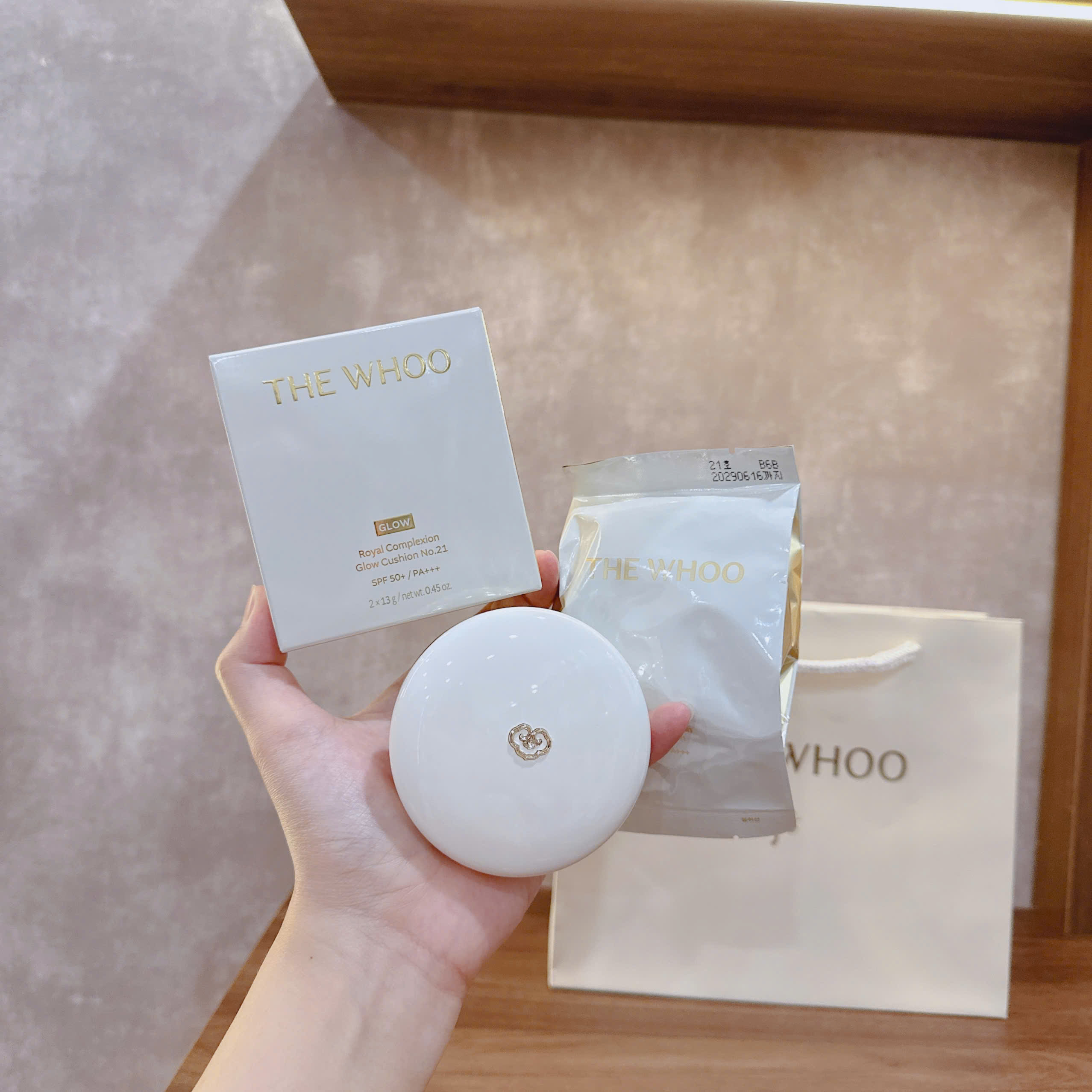 S261 - Cushion Whoo vàng Royal Complexion Glow Cushion SPF50+/PA+++ ( số 21 ) (date 6/2029 )