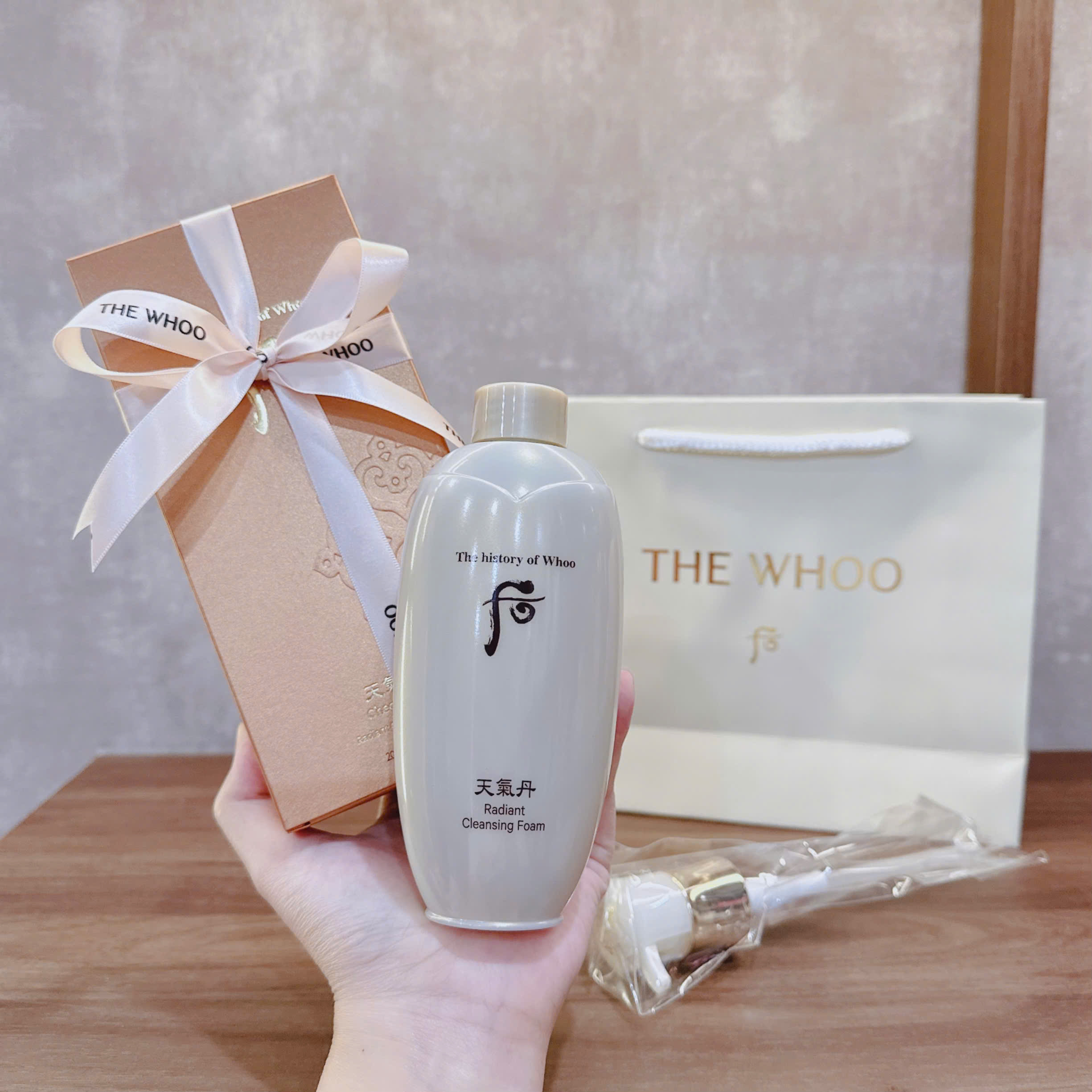 S272 - Sữa rửa mặt tái sinh Whoo Cheongidan Radiant Cleansing Foam 200ml