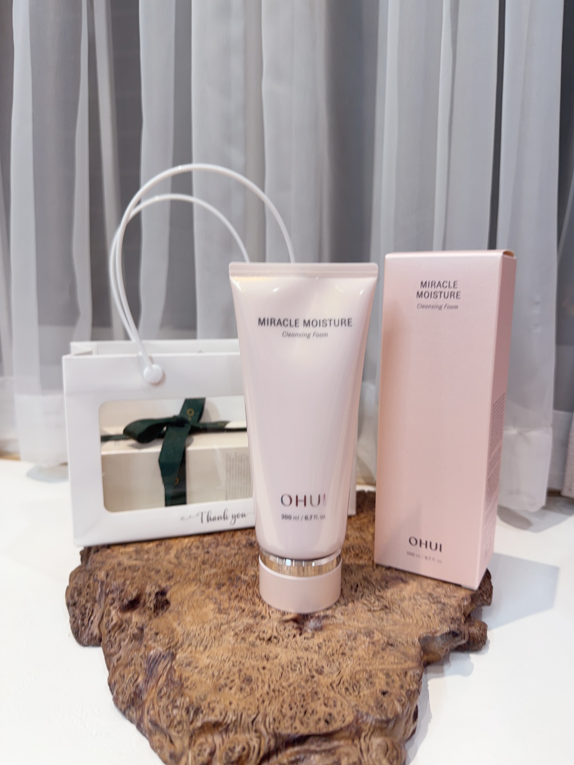 Sữa rửa mặt Ohui hồng miracle moisture cleansing foam