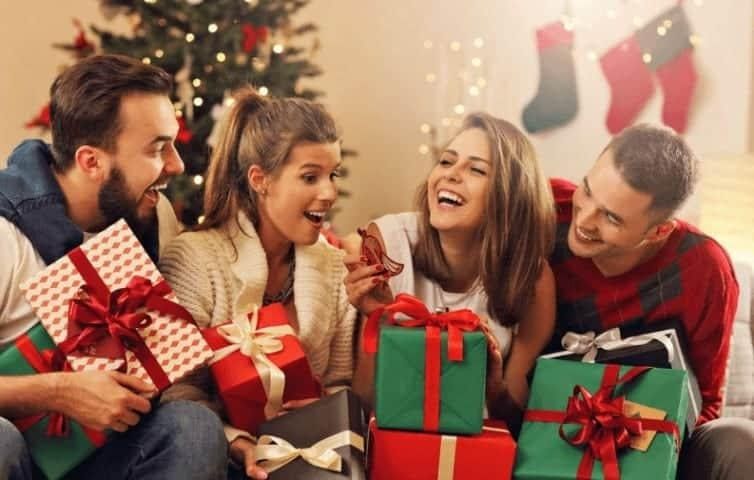 CÓ NHẤT THIẾT TẶNG QUÀ NOEL CHO NHÂN VIÊN.!.