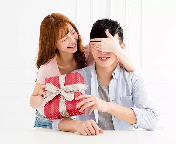 Gợi ý quà valentine cho bạn trai hài hước cá tính yêu thể thao thích bóng đá