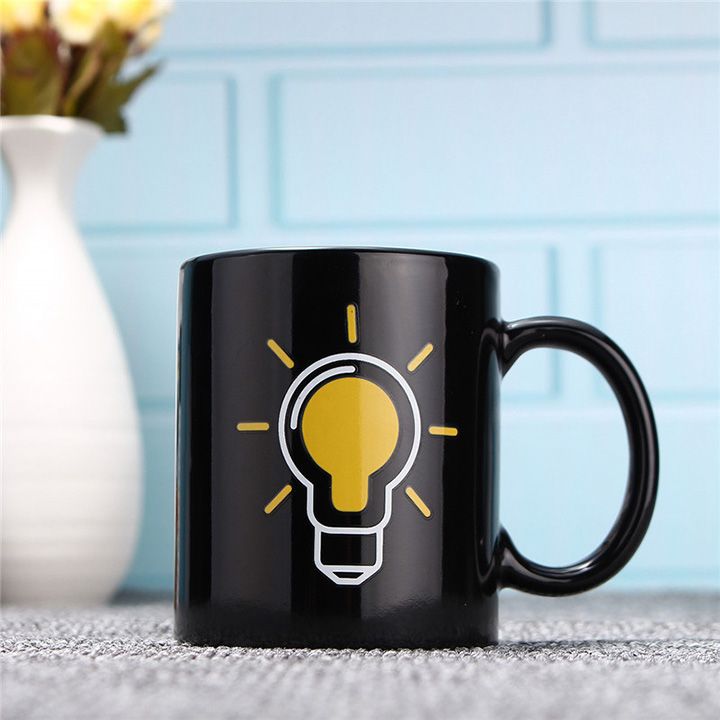 Ly đổi màu bóng đèn tỏa sáng ý tưởng (light bulb color changing cup)