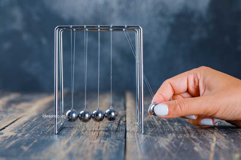 CON LẮC NEWTON, MẪU KHÔNG ĐẾ (NEWTON'S CRADLE BALANCE BALLS)