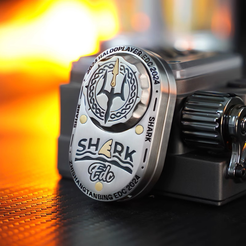 Thẻ Đẩy EDC + Xoay Tự Do - Shark Cá Mập by Haloo Player