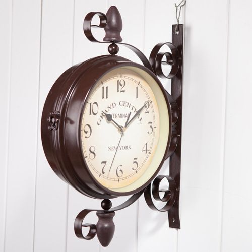 Đồng hồ sắt trang trí treo tường 2 mặt - Cổ điển (Retro Clock)