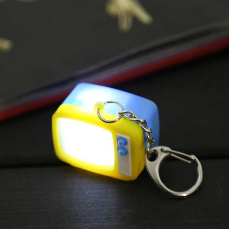 MÓC KHÓA HÌNH TIVI CỔ - CHỚP ĐÈN CÓ ÂM THANH (LED KEYRING RETRO TV)