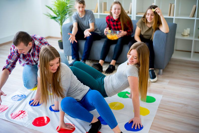 Trò chơi Vặn xoắn Chân tay (Twister Game)