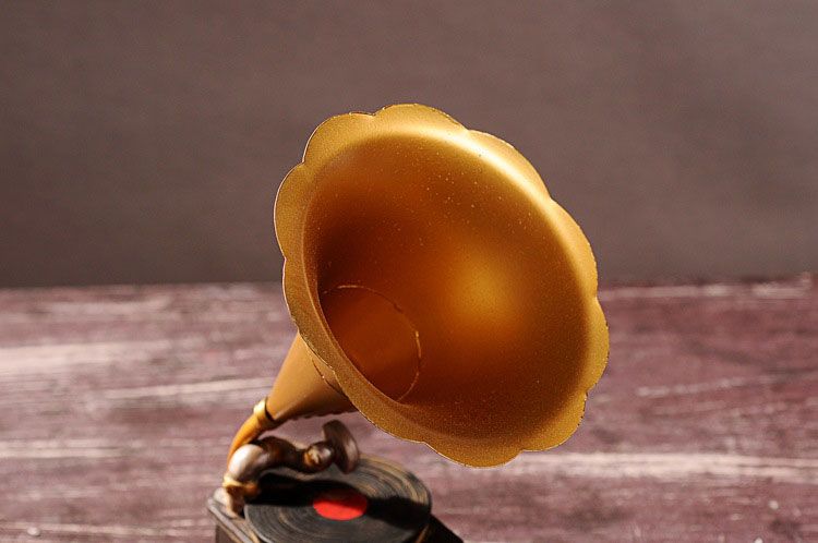 Tượng mô hình Máy hát đĩa than xưa (Gramophone Statue)