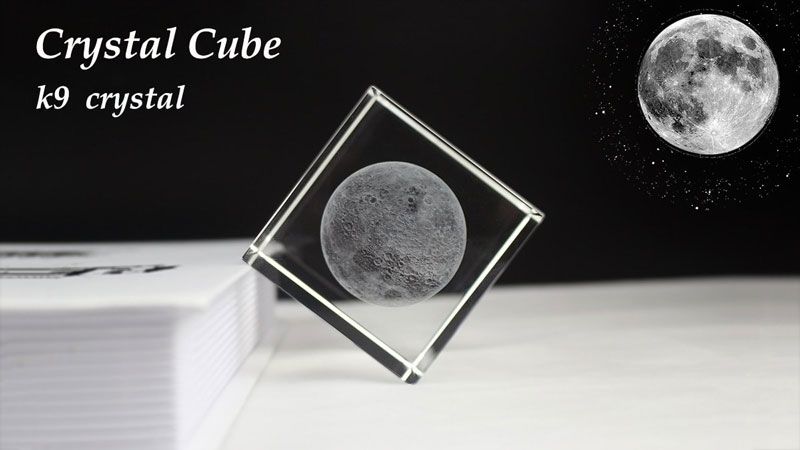 CHẶN GIẤY PHA LÊ HÌNH MẶT TRĂNG (MOON CRYSTAL PAPERWEIGHT)