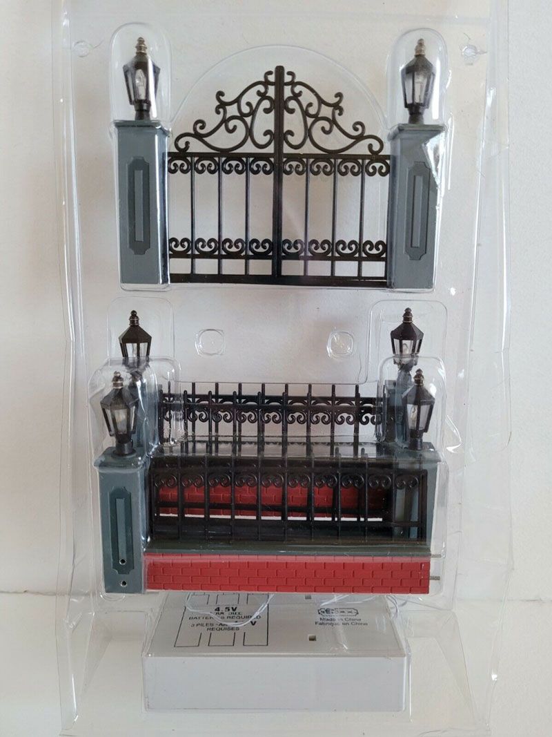 Lemax Christmas Village Lighted Wrought Iron Fence 5-Piece Accessory Set