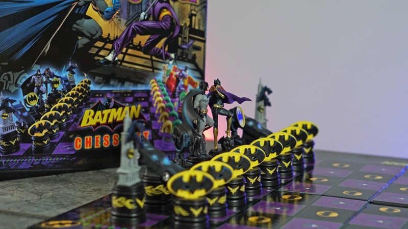 CỜ VUA PHÙ THỦY PHIÊN BẢN The Batman Chess Set ( The Dark Knight vs The Joker )