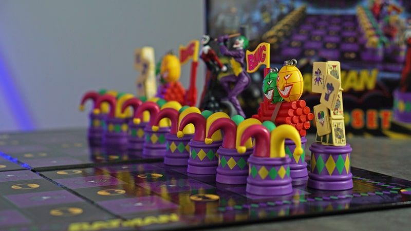 CỜ VUA PHÙ THỦY PHIÊN BẢN The Batman Chess Set ( The Dark Knight vs The Joker )