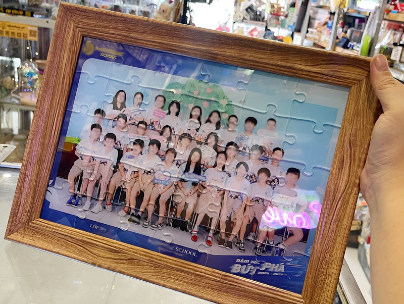 Lam-Tranh-Ghep-Hinh-Sieu-To-Khong-Lo-In-Tranh-Ghep-Go-Mica-Theo-Yeu-Cau-4.jpg