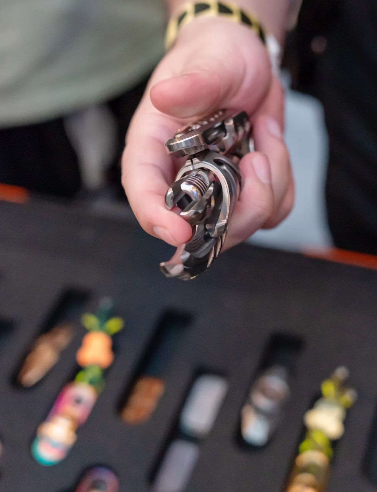 The-Day-EDC-Tactics-Giam-Stress-ParaSkeleton-Zircon-by-Wanwu-Studio_edc-paraskeleton-wanwu2.jpg