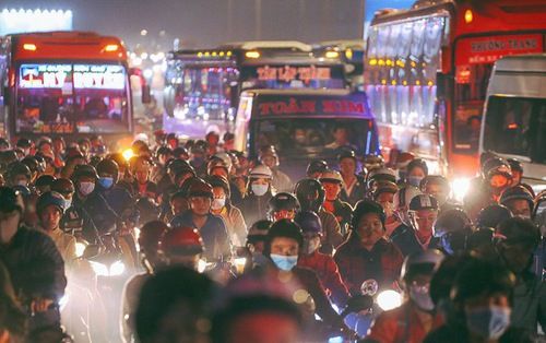 Sài Gòn kẹt xe kinh hoàng, khói bụi mịt mù trong ngày cuối cùng của kỳ nghỉ Tết Dương lịch  