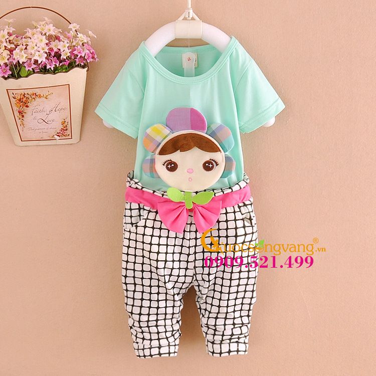 Bộ quần áo bé gái xanh đính búp bê GLSET016-xanhngoc chất liệu cotton