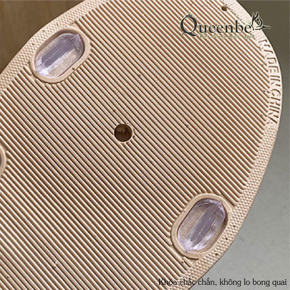 Dép nhựa dẻo nữ trong suốt đinh tán Queenbe GLD047 đế êm chống trượt