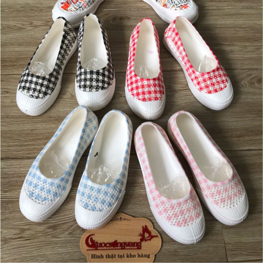 Phom nhỏ tiến 2 size - Giày nhựa dẻo kiểu nhật đúc liền đế chống va đập chống trượt Queenbe GLG127