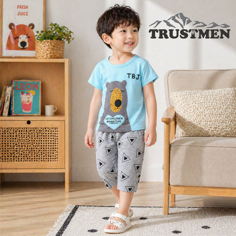 Bo-quan-ao-be-dau-gau-Trustmen-GLSET035-gom-ao-thun-gau-va-quan-lo-vai-cotton-tinh-khiet-9.jpg?v=1777197287