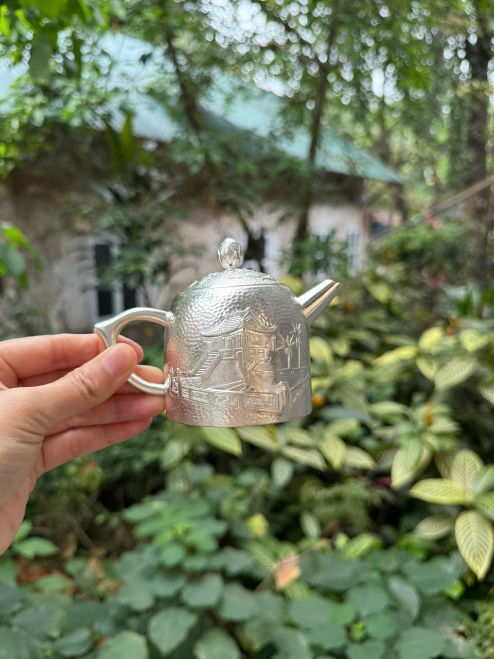 Ấm chạm thủ công Khuê Văn Các - Chùa Một Cột bạc nguyên chất