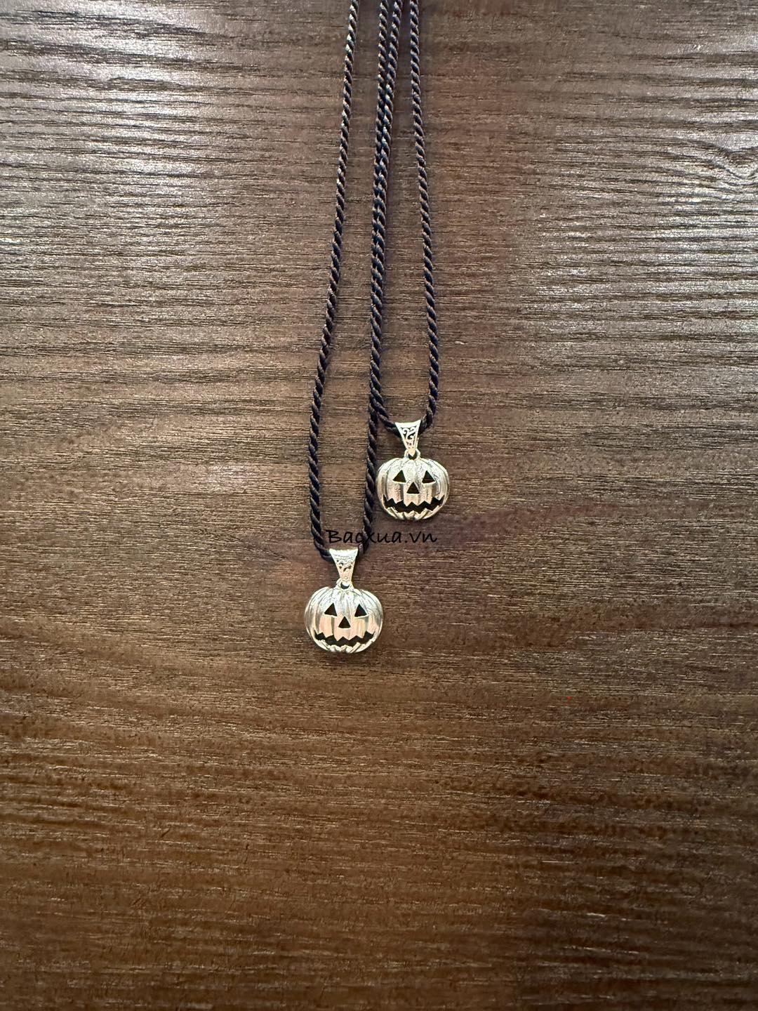 Halloween quả bí ngô bạc nguyên chất