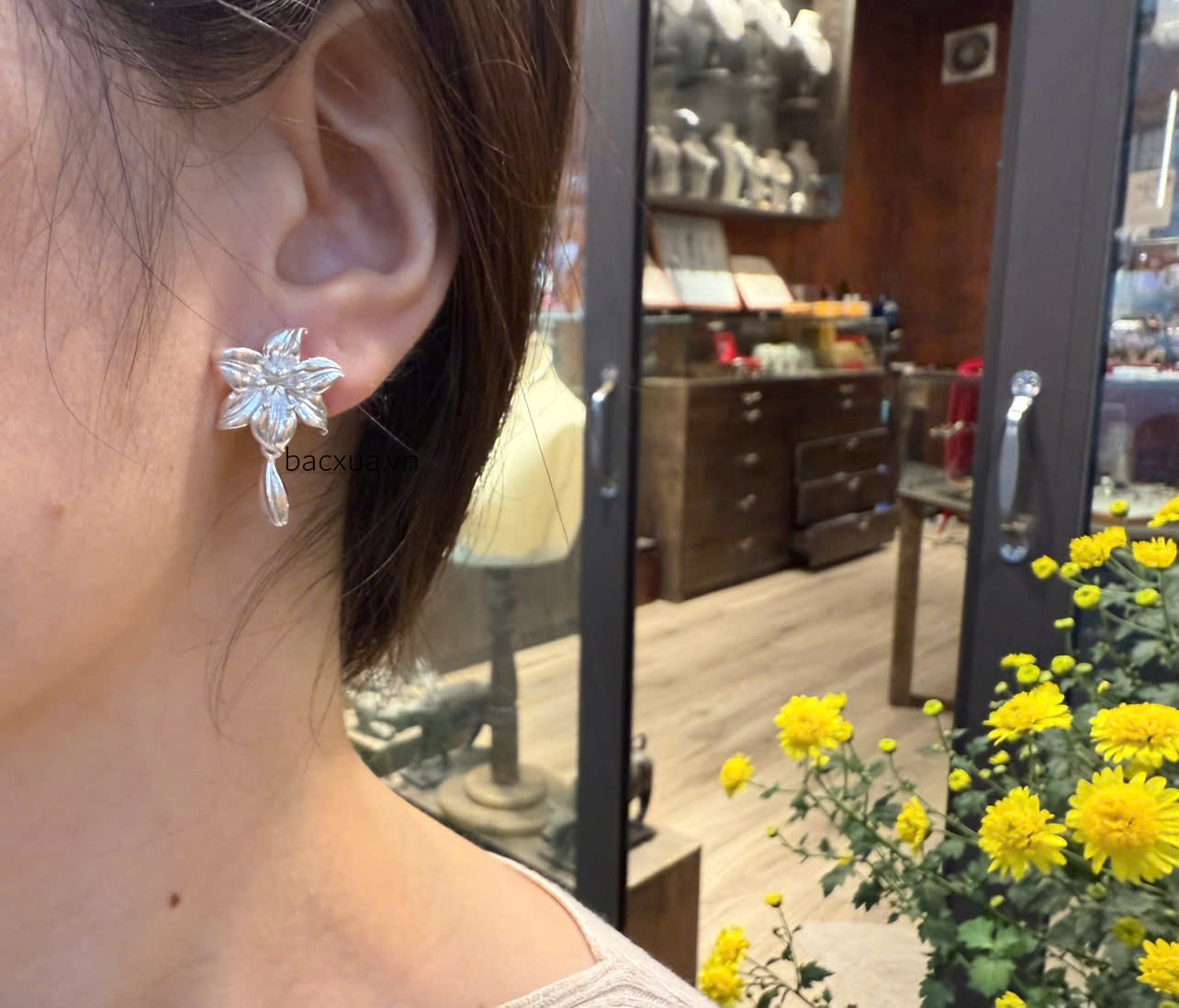 Khuyên tai hoa ly 3d bạc nguyên chất