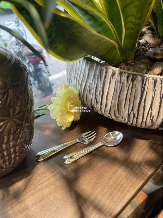 Thìa em bé bạc nguyên chất 99