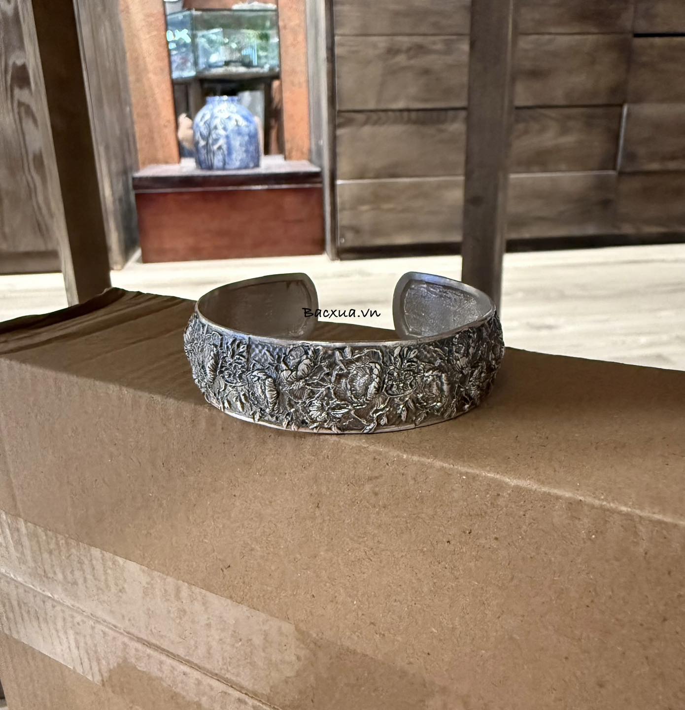 Vòng cành hoa mẫu đơn bạc nguyên chất 99