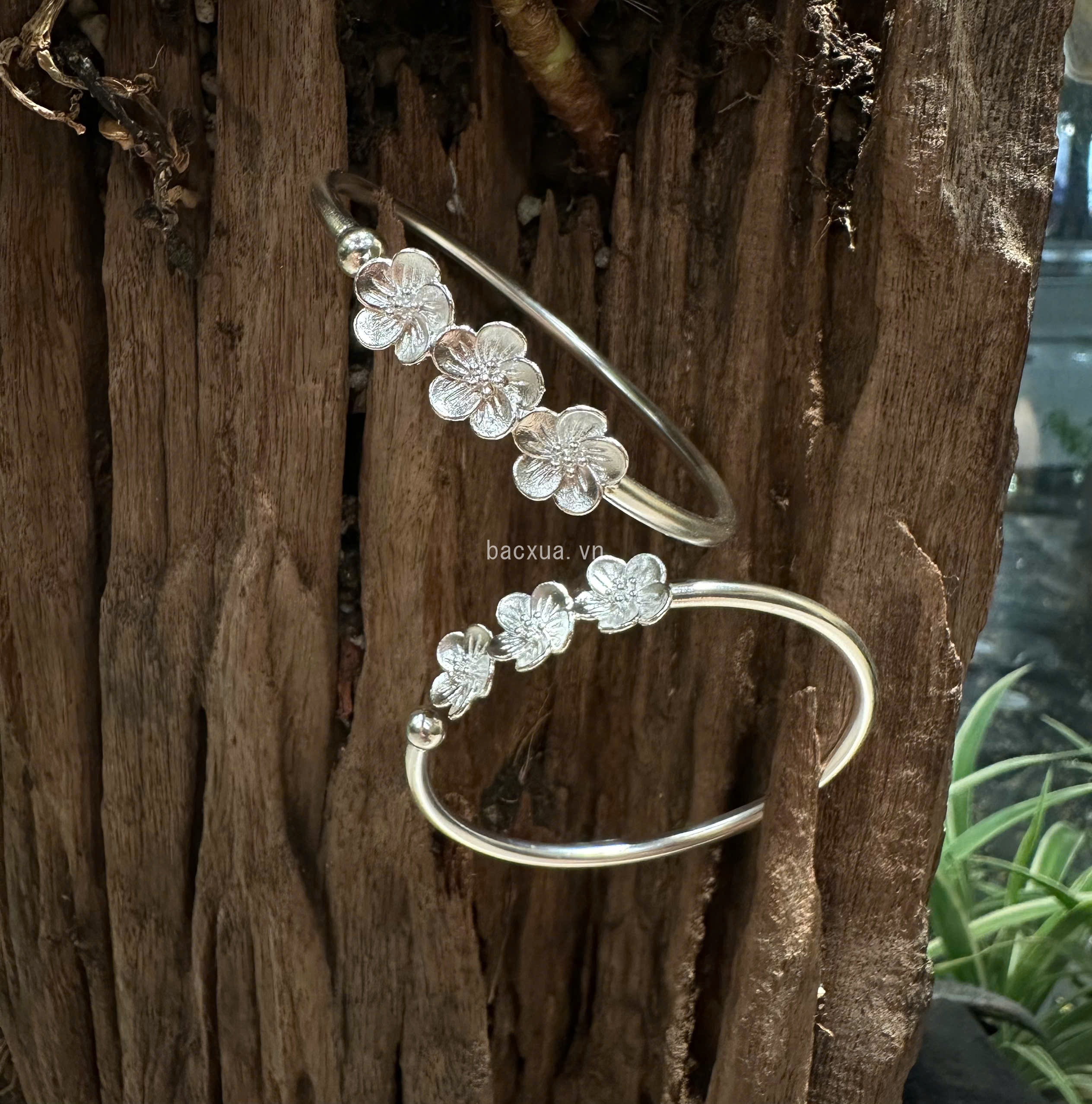 Khám phá các mẫu Vòng tay nhập từ Trung Việt mới nhất