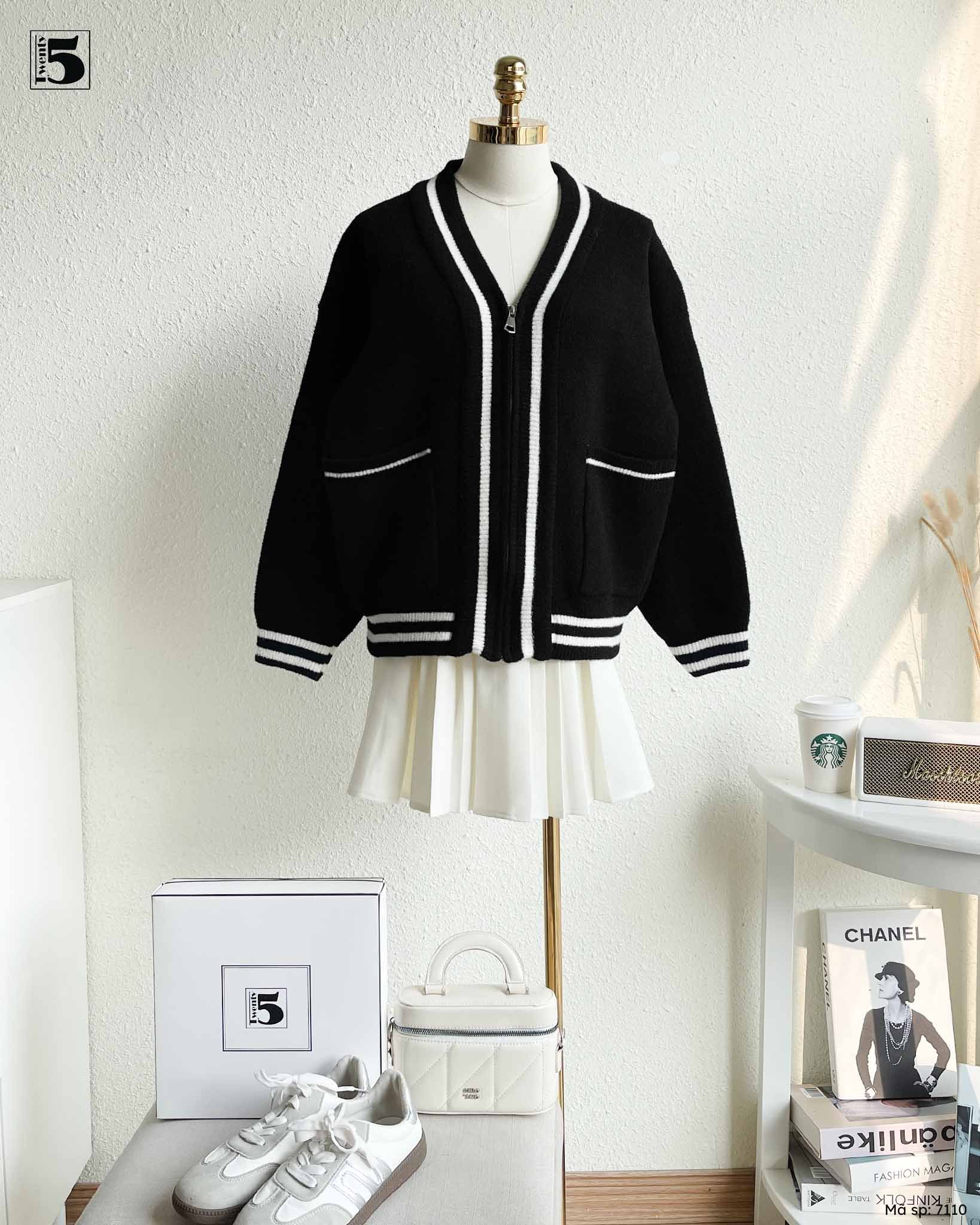 Áo khoác dạ 7110-549 phối viền trắng sọc đen khóa kéo, phong cách trẻ trung, nữ tính