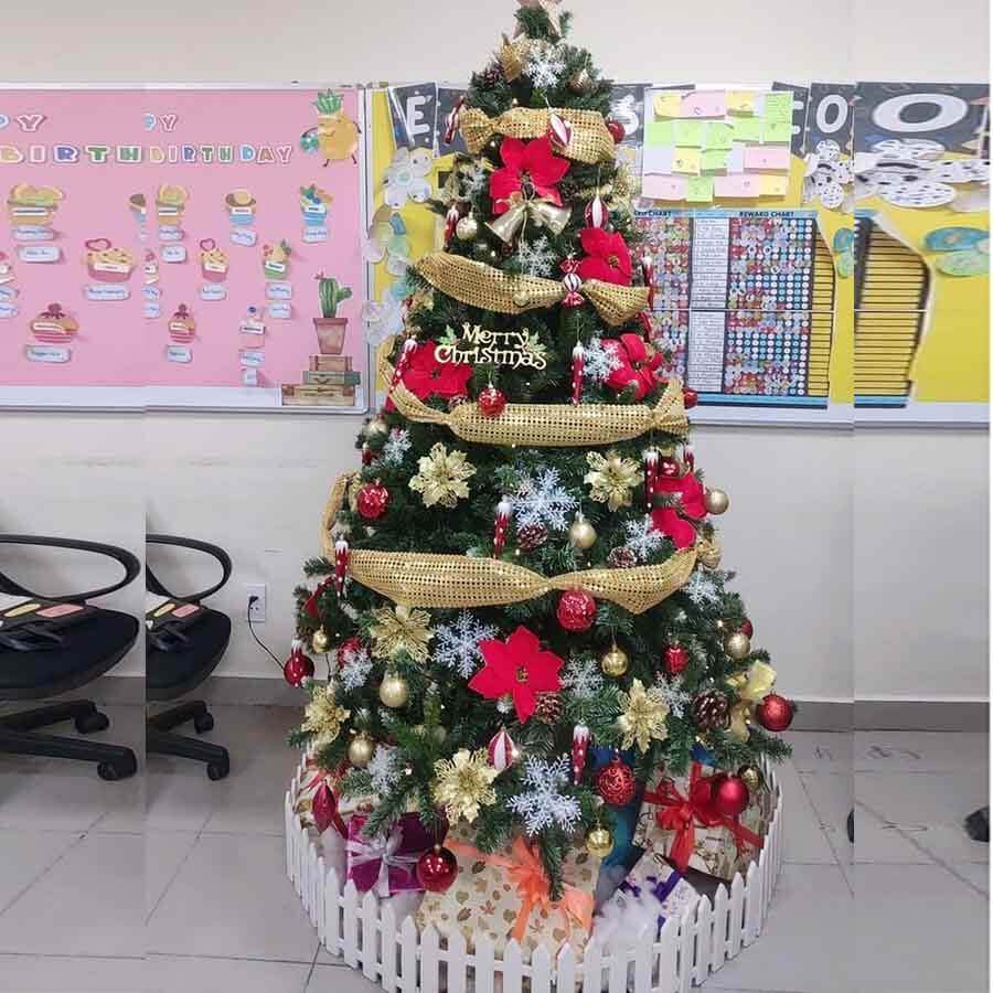 Điểm danh các phụ kiện trang trí cây thông Noel phổ biến LH 0989658948 14.10