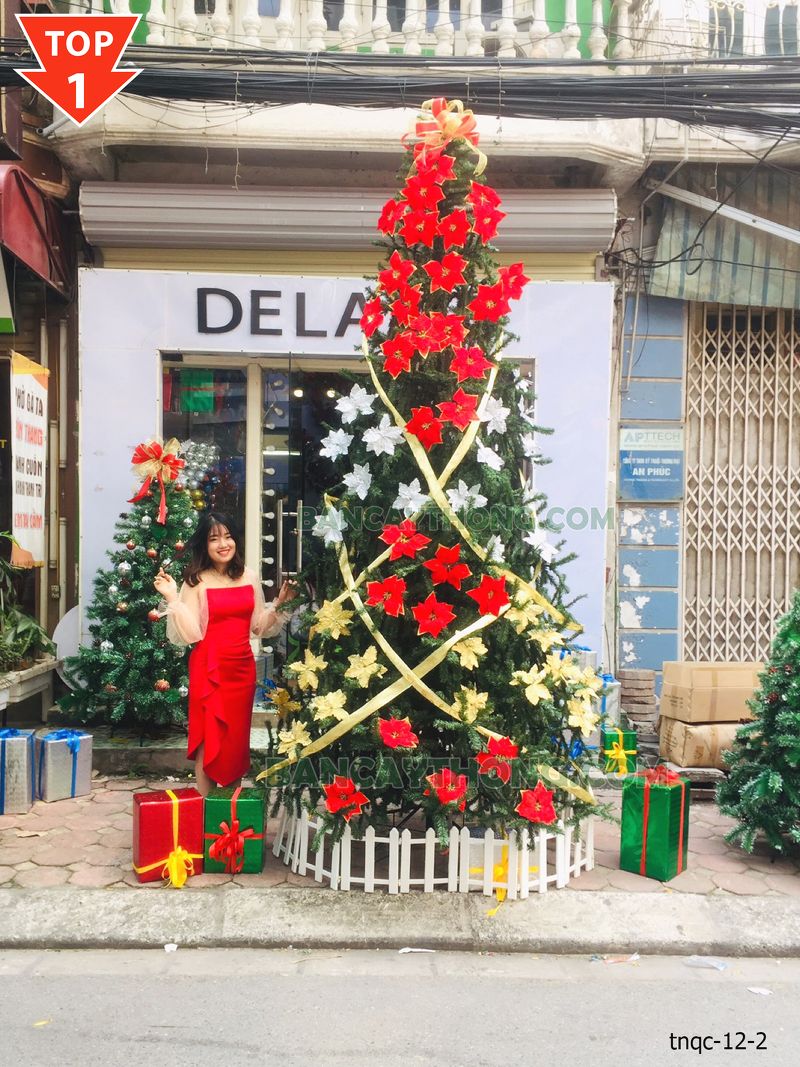 Cây thông noel xanh thưa lá tnqc cao 3m6  đã trang trí combo hoa kẻ caro