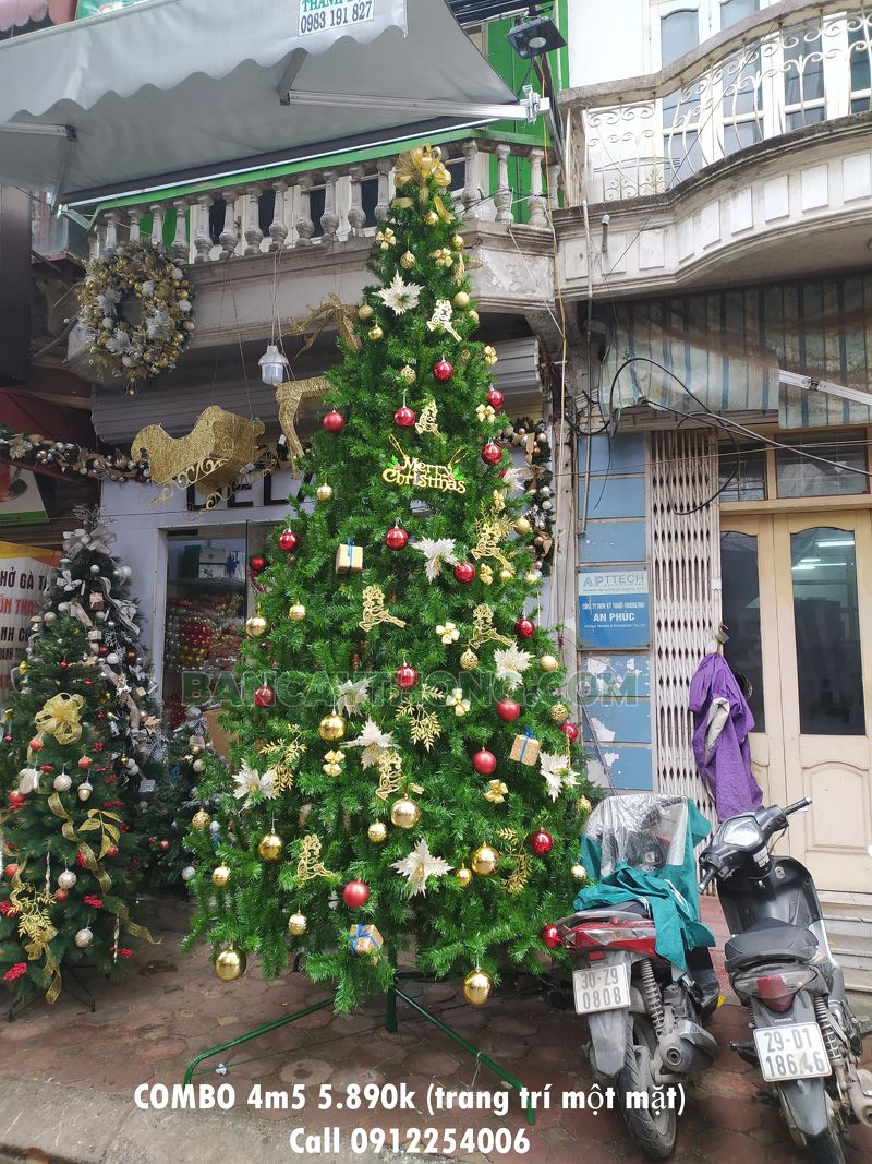 Cây thông noel xanh dày lá cao 4m5 đã có trang trí combo siêu tiết kiệm (trang trí mặt trước)