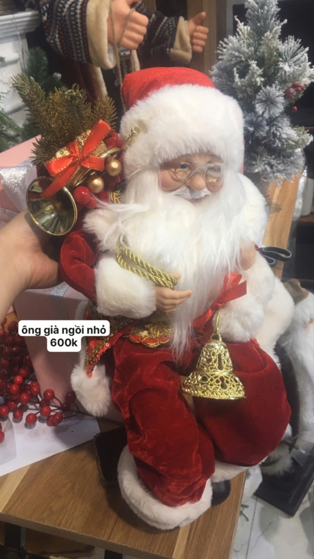 Ông già noel to ngồi