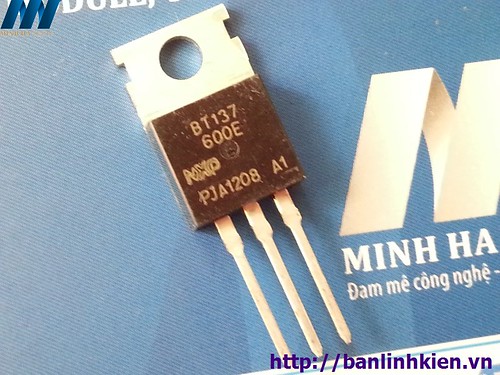 BT137-600E TO220 TRIAC 8A 600V