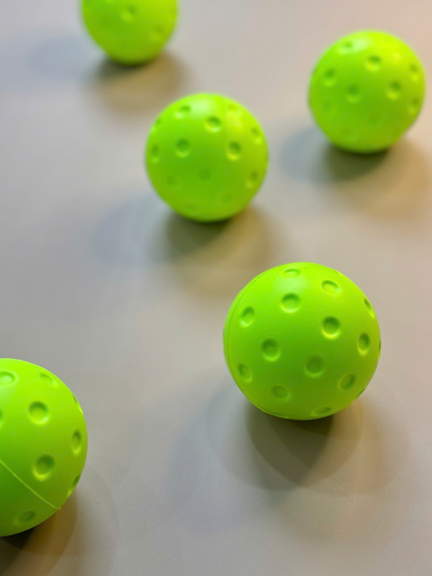 Bóng pickleball giảm âm chống ồn màu xanh