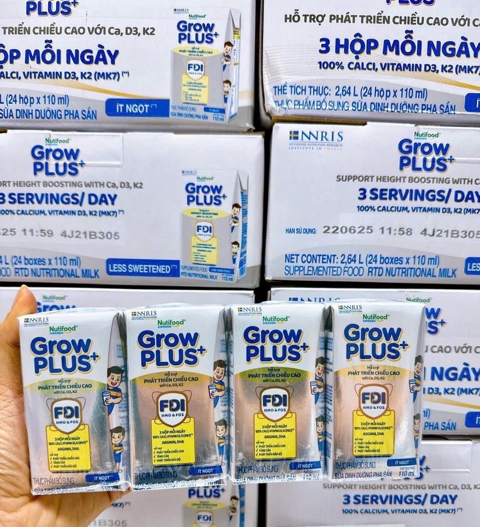 Sữa dinh dưỡng công thức GrowPLUS+ Bạc cho bé từ 1 tuổi - 1 thùng 24 hộp 110ml