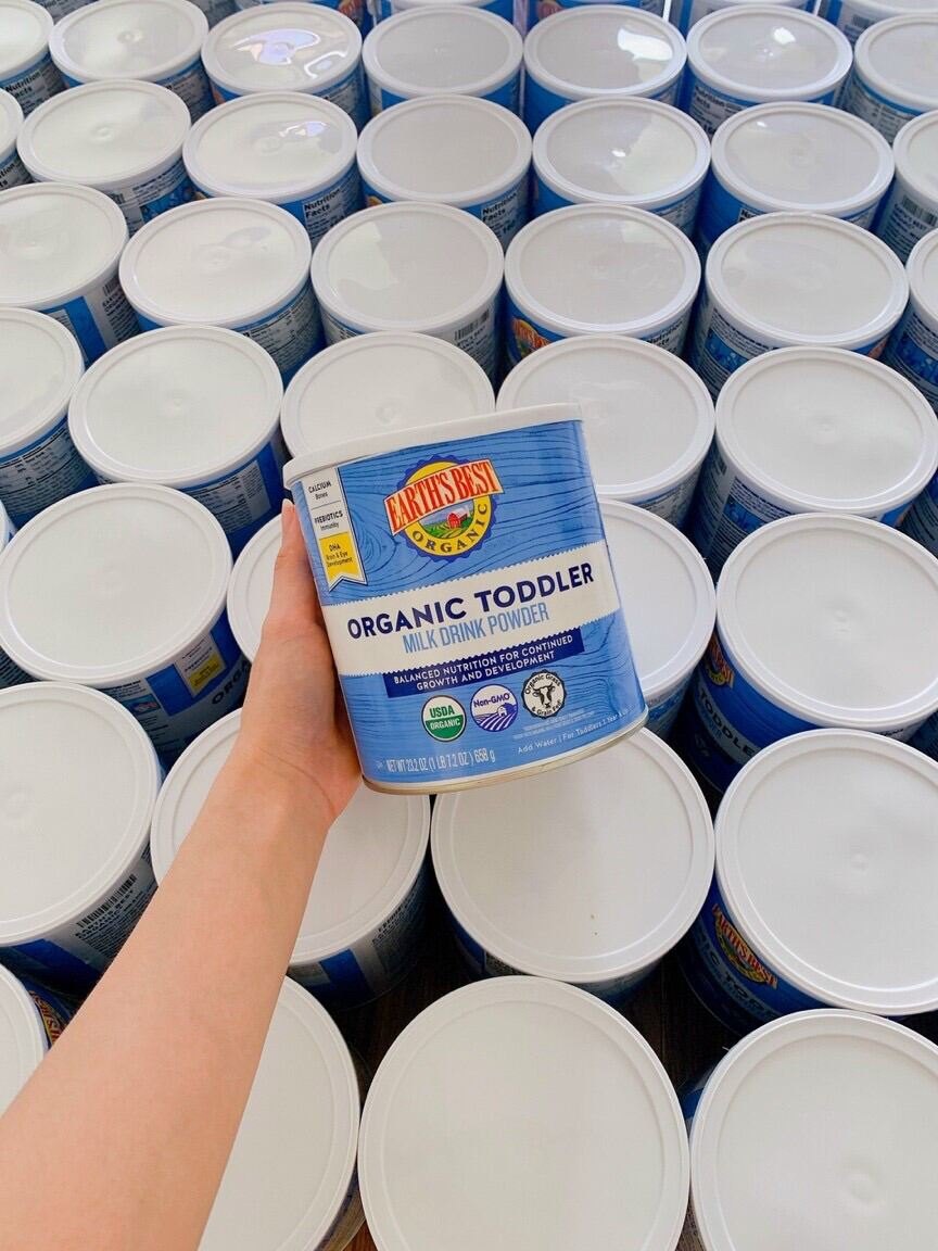 Sữa bột Earth’s Best Organic Toddler Formula cho bé trên 1 tuổi ( Hộp thiếc xanh 595gr) - mẫu mới