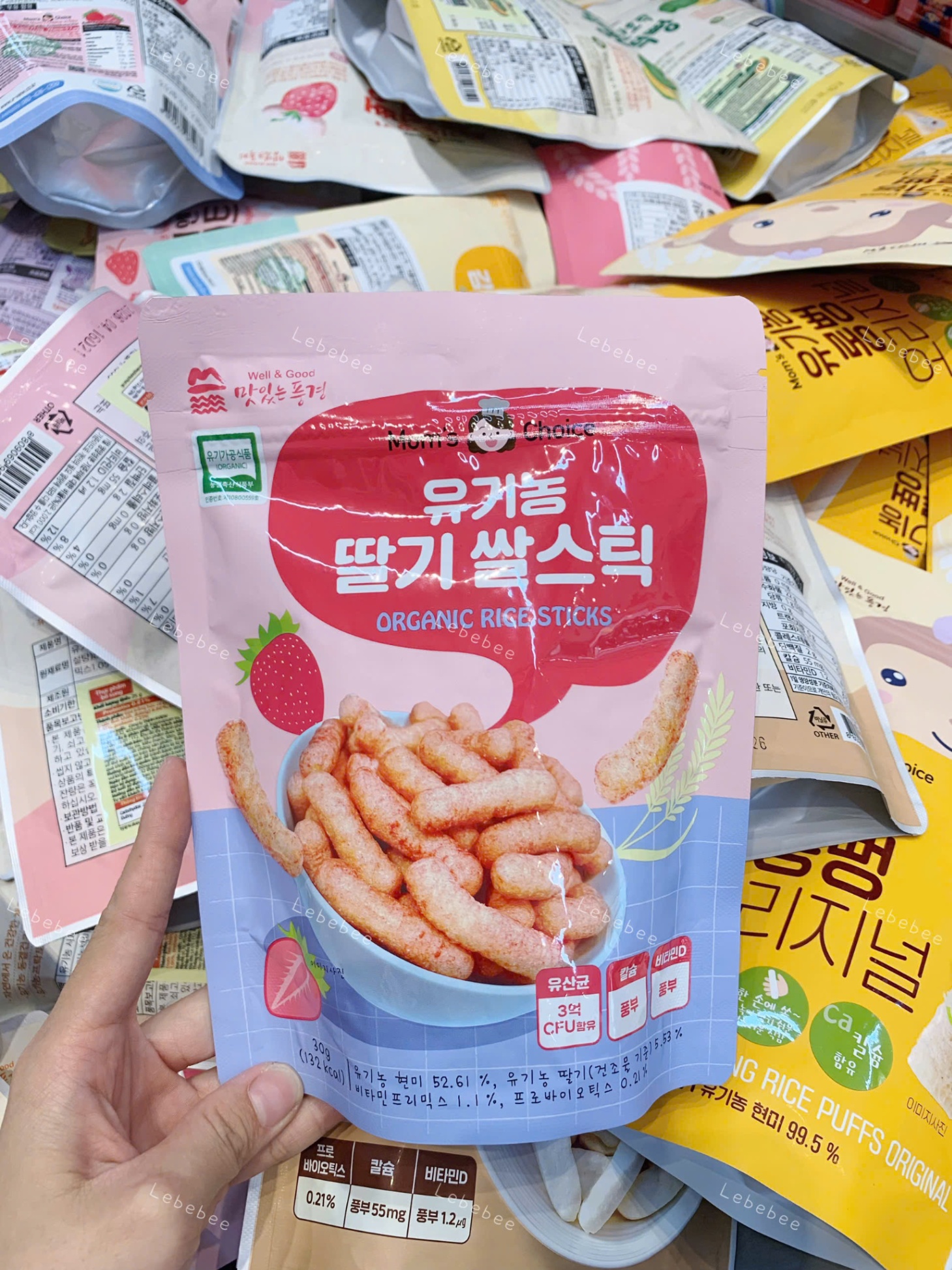 Bánh gạo lứt hữu cơ bổ sung lợi khuẩn hình que Mom’s Choice cho bé 6m+- Vị Dâu (30g)