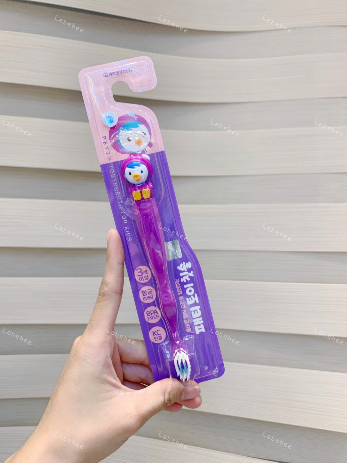 Bàn chải đánh răng Petty ( chim cánh cụt màu tím) cho bé từ 3Y