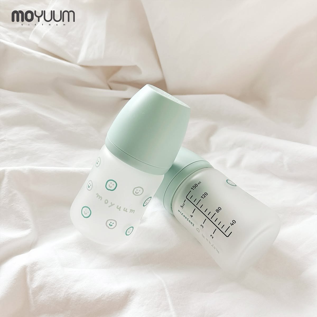 Bình sữa Thủy tinh tráng silicon Moyuum phiên bản Happy More 150ml cho bé từ 0m+