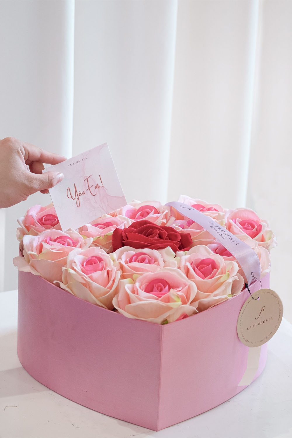 Hộp hoa trái tim tặng valentine
